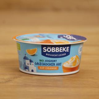 Joghurt griechischer Art auf Orange