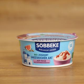 Joghurt griechischer Art auf Feige mit Sonnenblumenkernen