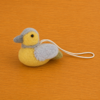 Filzvogel kleiner Spatz - gelb-hellblau