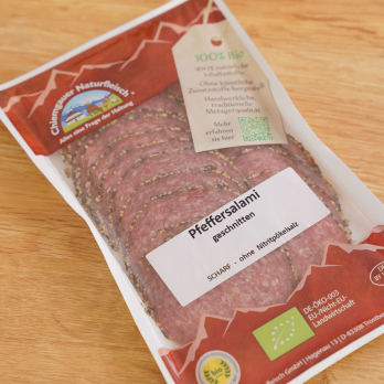 Pfeffersalami geschnitten